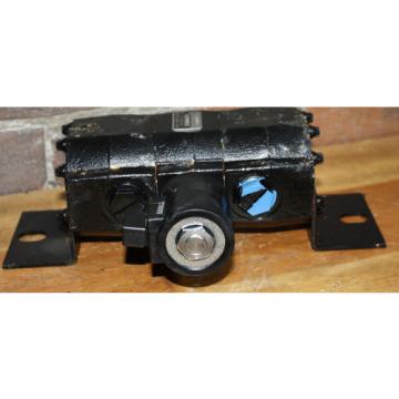 Barnes Corp Rotary Hydraulic Flow Divider #1020043 &amp; Hydraforce 6351012 Solenoid Pump