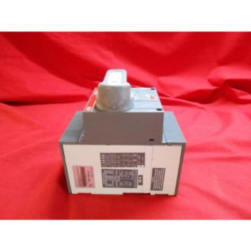 NEW  ABB TS3L040  CIRCUIT BREAKER W/ HANDLE MECH.