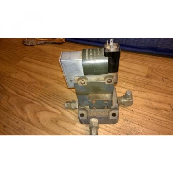 REDUCED! REXROTH M-4SE10D20/315G12NZ4/V/5 and REXROTH C23 306 537 MANIFOLD *USED #1 image