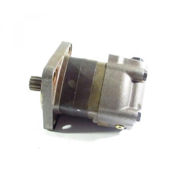 Eaton/CharLynn HYDRAULIC MOTOR # 1061013006 Pump #6 image