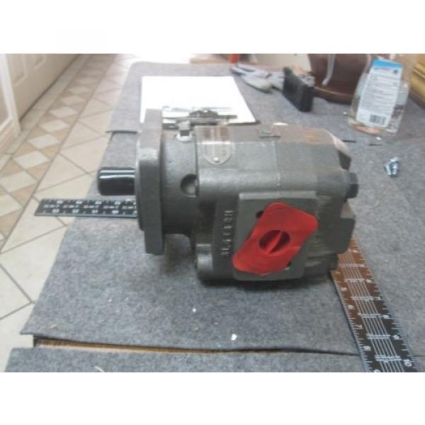 NEW PERMCO HYDRAULIC # M5000C731ADNK2032 Pump #2 image