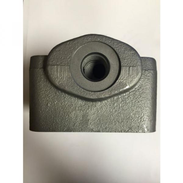 Vickers  Part No. 313657 Cover for Vane Type Single V20***P Pump #2 image