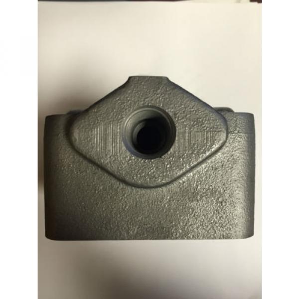 Vickers  Part No. 313657 Cover for Vane Type Single V20***P Pump #4 image