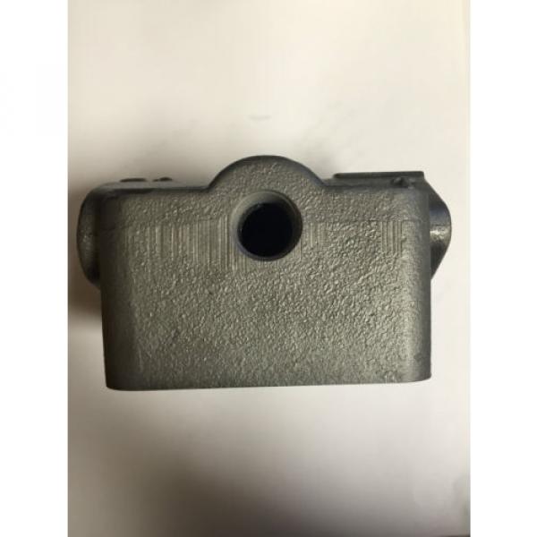 Vickers  Part No. 313657 Cover for Vane Type Single V20***P Pump #5 image