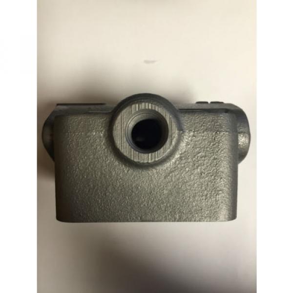 Vickers  Part No. 313657 Cover for Vane Type Single V20***P Pump #6 image