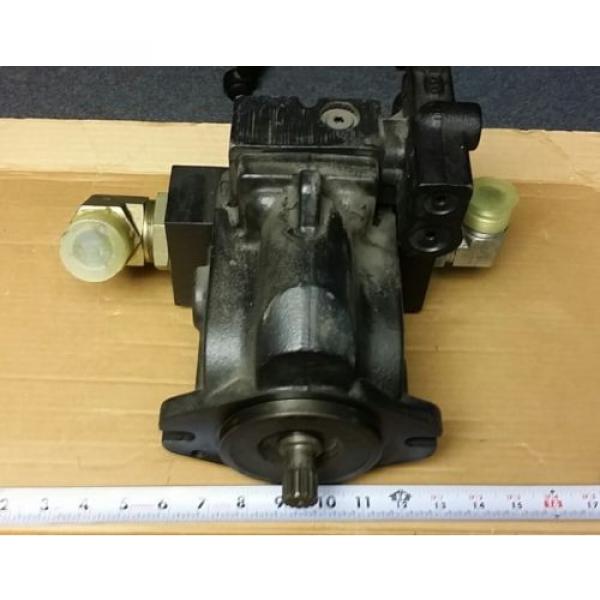 New Sauer Danfoss Hydraulic L38 Model #7004613S Pump #1 image