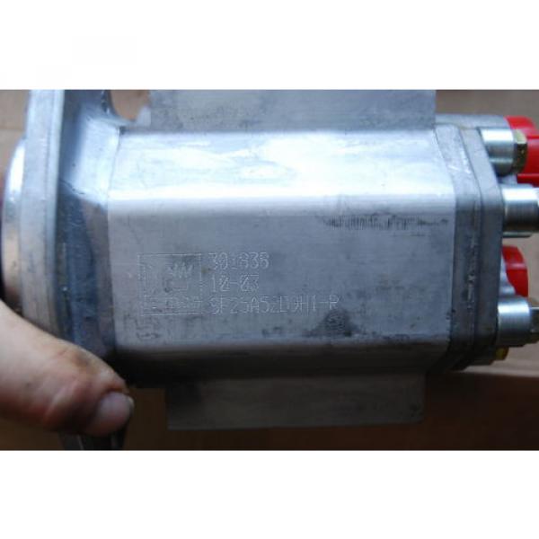 PRINCE HYDRAULIC GEAR  SP25A52D9H1R 2500 PSI NEW Pump #3 image