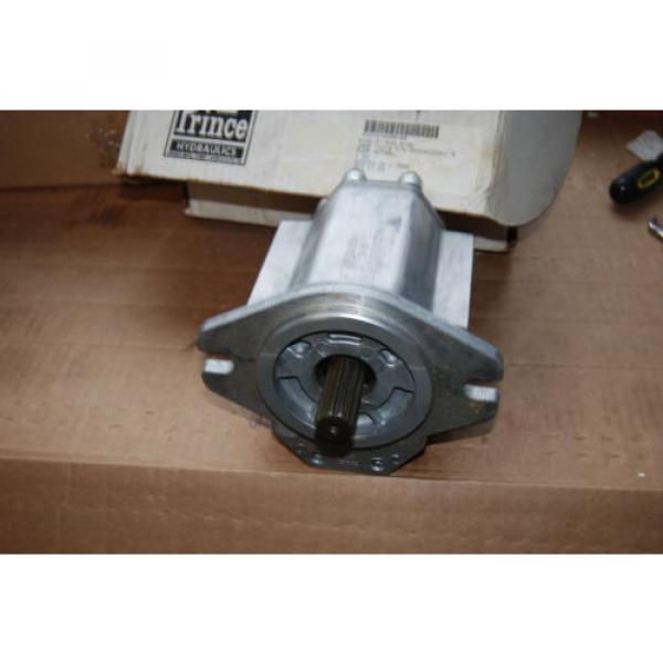 PRINCE HYDRAULIC GEAR  SP25A52D9H1R 2500 PSI NEW Pump #5 image