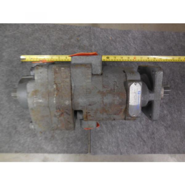 NEW JOHN DEERE HYDRAULIC AT156796 PARKER 3239120151 Pump #1 image