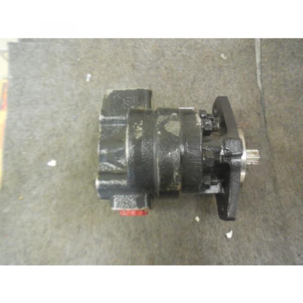 NEW JOHN DEERE HYDRAULIC AT370229 CONCENTRIC 29936562913 Pump #1 image