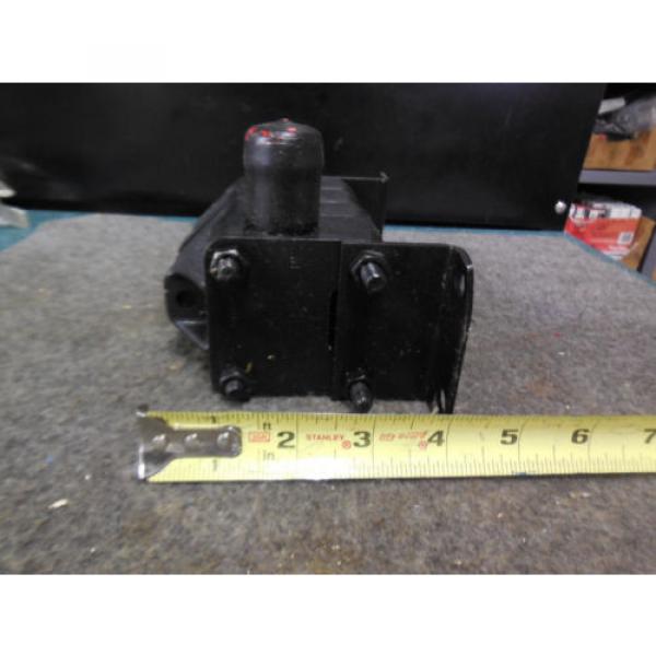 NEW DELTA MTE HYDRAULIC FLOW DIVIDER S21007456L Pump #3 image