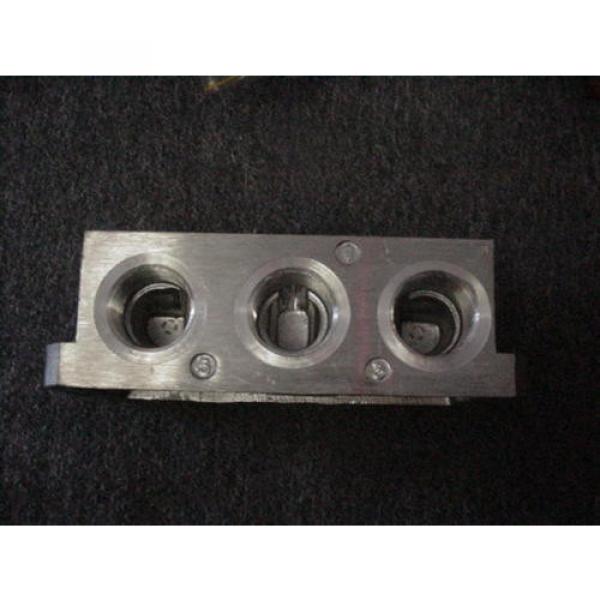 Rexroth P68420 Valve Aluminum Subbase Manifold 1&#034; Female NPT MH NEW #2 image